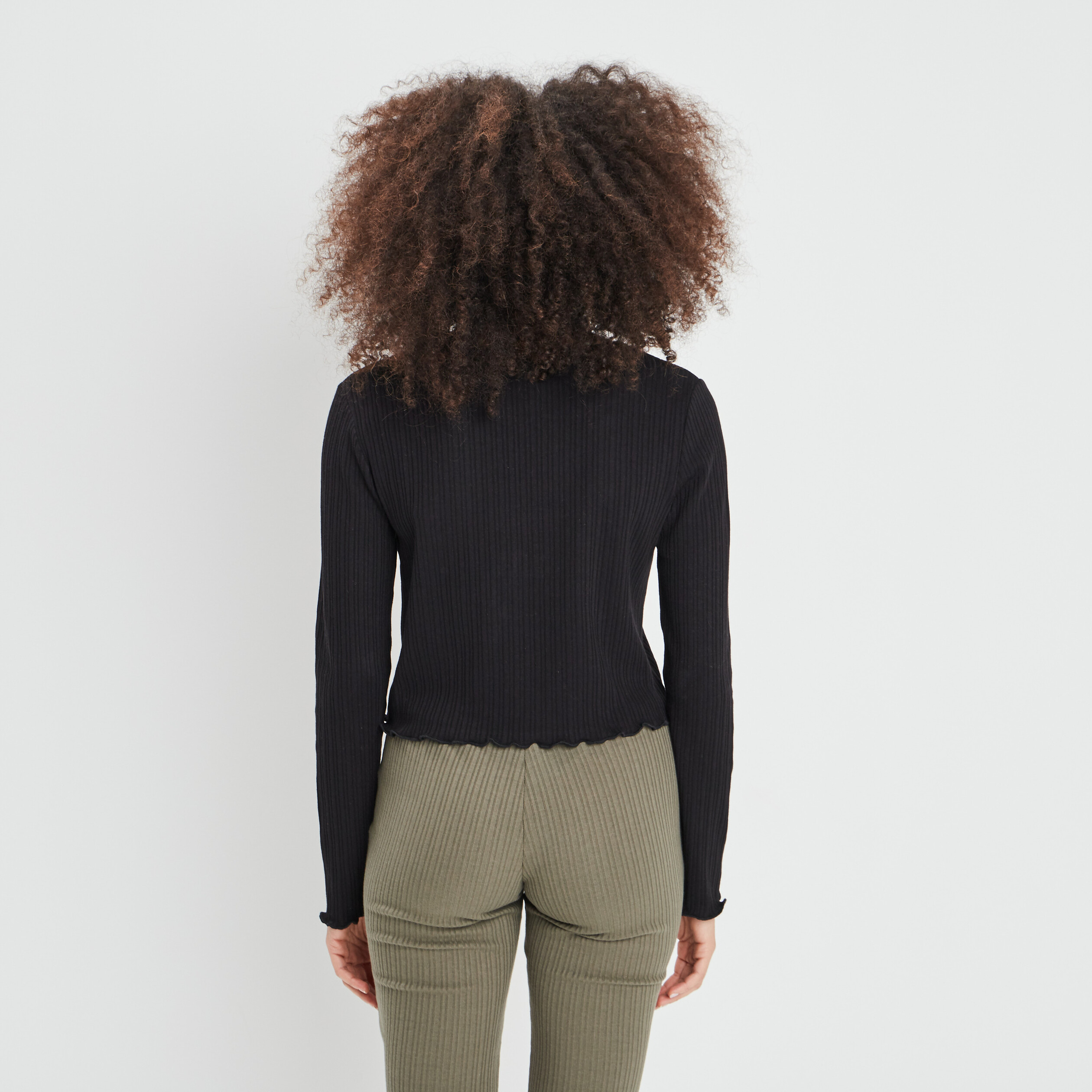 T-shirt côtelé avec col en V noir femme | La Halle