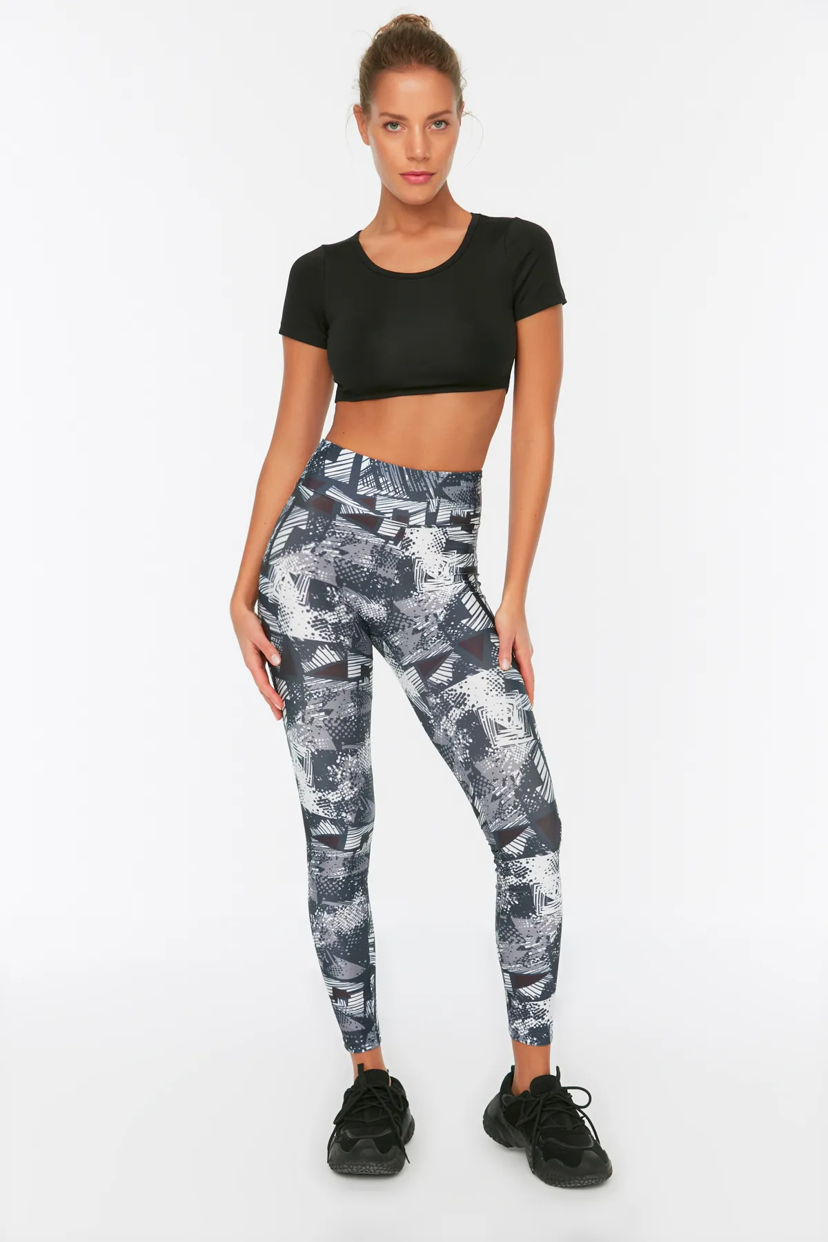 Trendyol Collection  Dunkelgraue gestrickte Sport-Leggings mit Recovery-Muster in voller Länge TWOSS20TA0089
