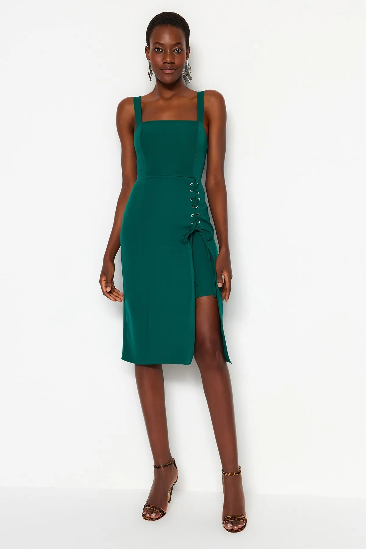 Trendyol Collection  Grünes Midi-Webkleid mit Ösendetail und Schlitz TWOSS19EL0079