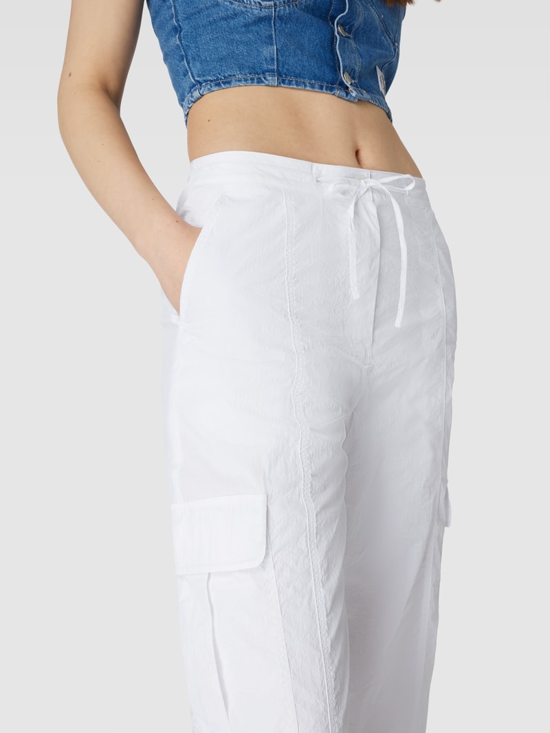 Cargohose mit Cargotaschen in weiss