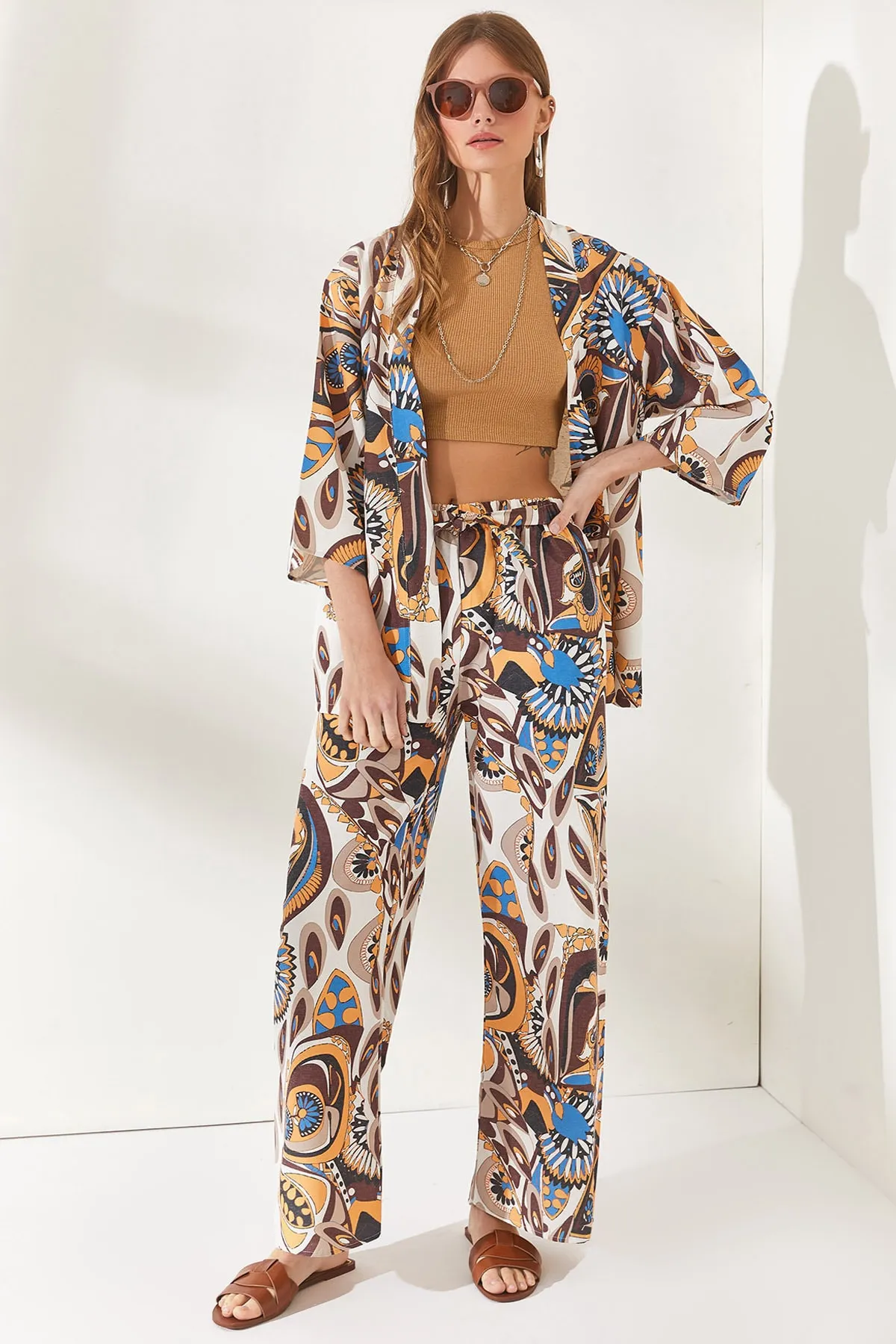 Olalook  Damen-Palazzo-Hose aus gemustertem Leinen mit braunem Schal und Gürtel PNT-19000226