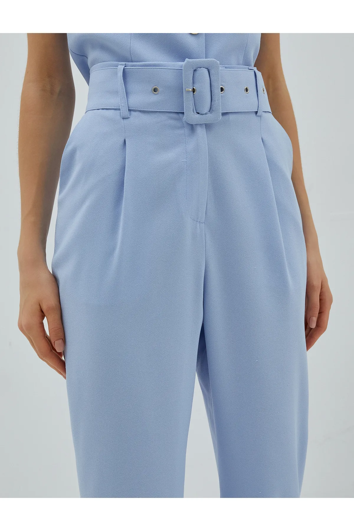 Koton  Karottenhose mit Gürtel und Faltentasche