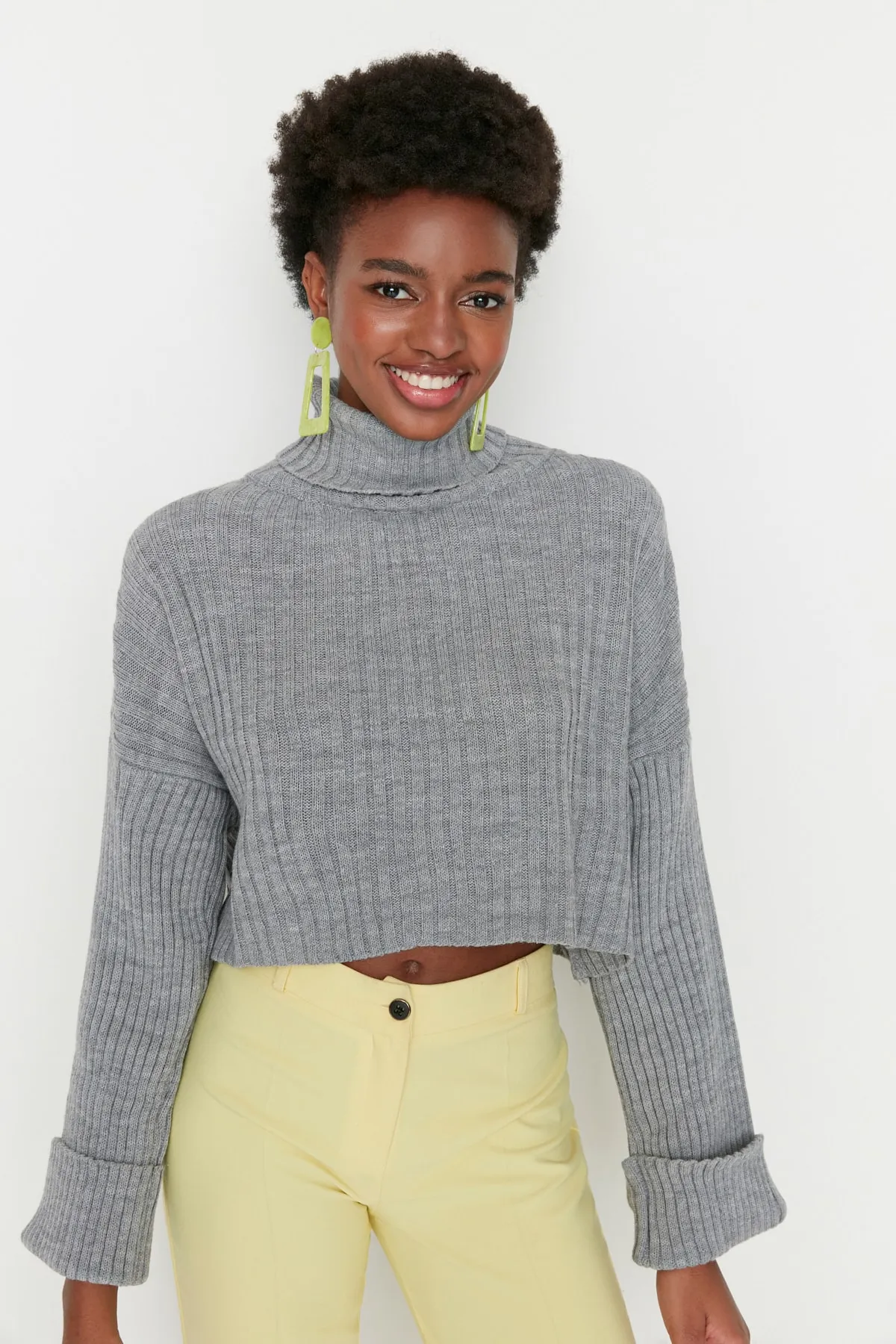 Trendyol Collection  Grauer Crop-Basic-Strickpullover TWOAW22KZ0223