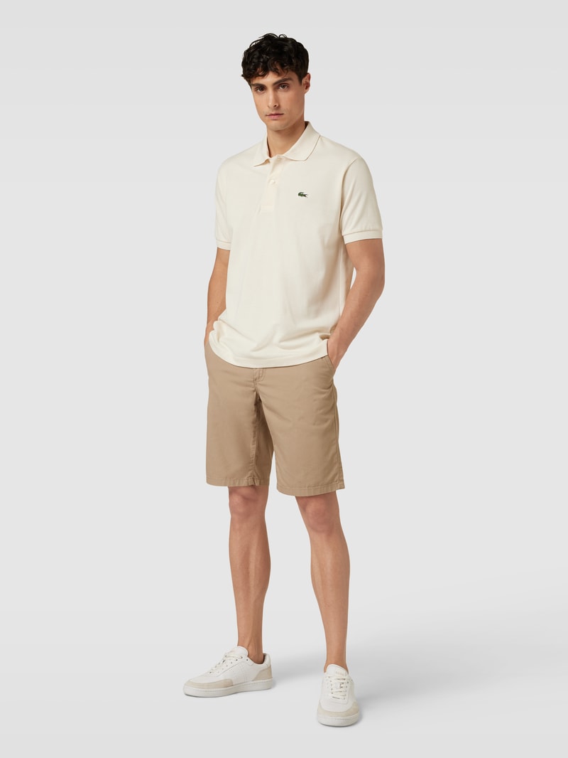 Bermudas mit französischen Eingrifftaschen in beige