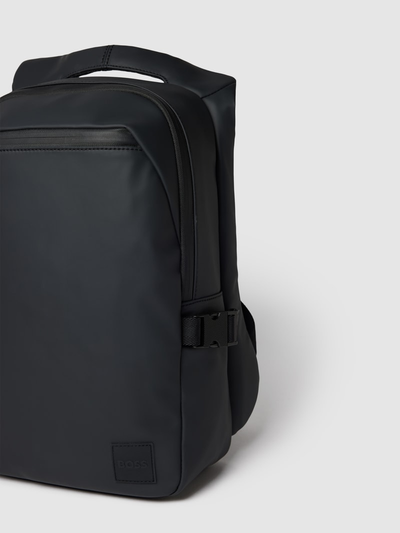Rucksack mit Label-Patch Modell 'Advance Backpack' in schwarz
