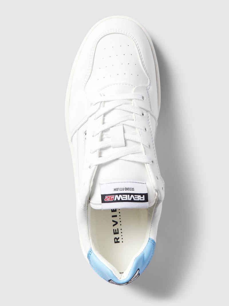 Sneaker mit Label-Details in weiß
