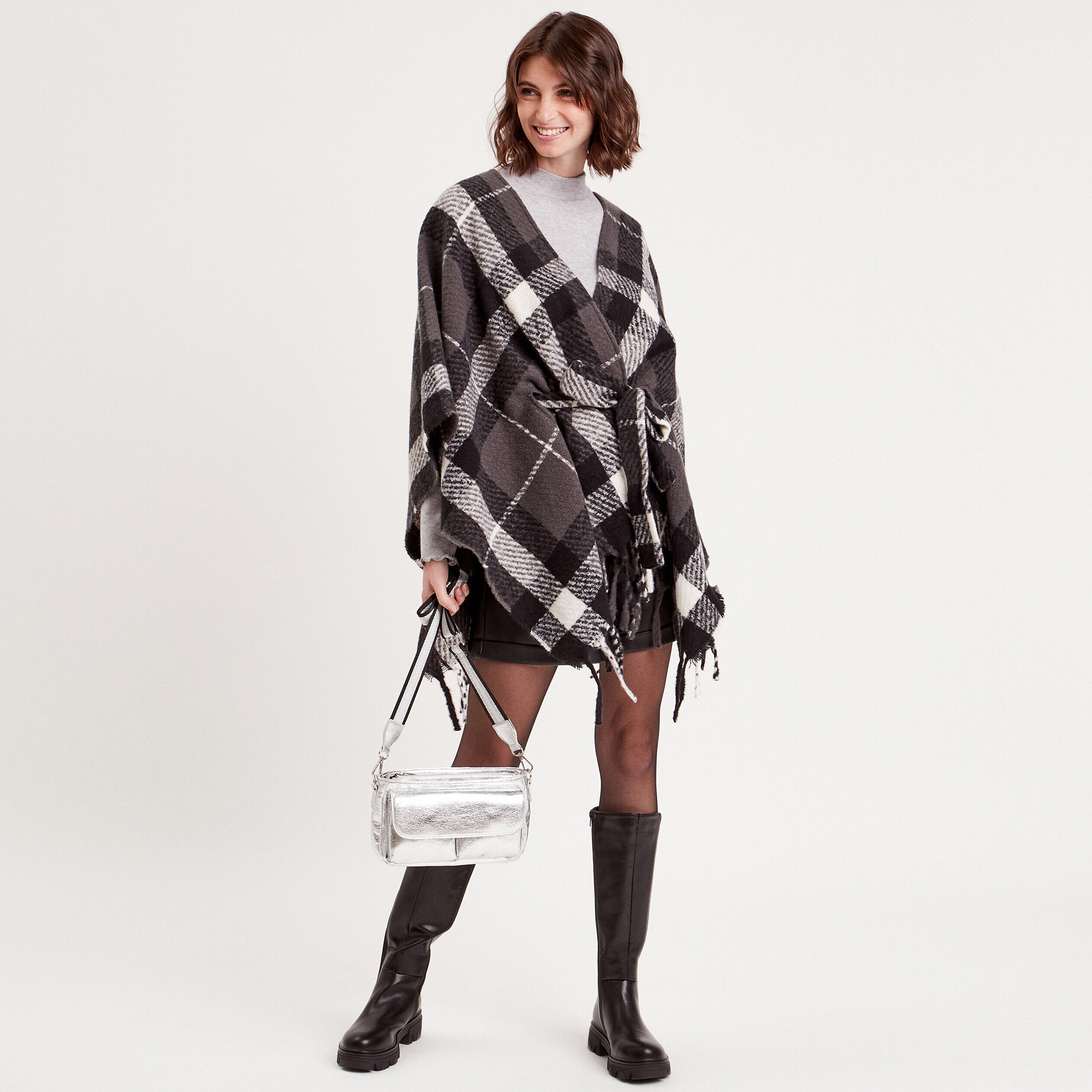 Poncho noué avec franges noir femme | Cache Cache