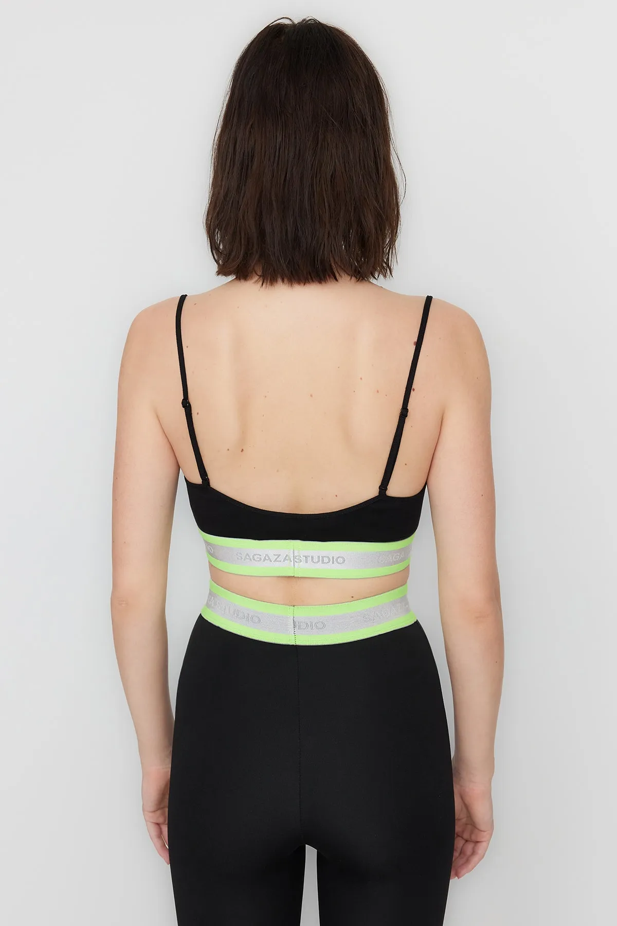 Trendyol Collection  X Sagaza Studio detailliertes Bustier aus schwarzem Gummi TCLSS23BS00008