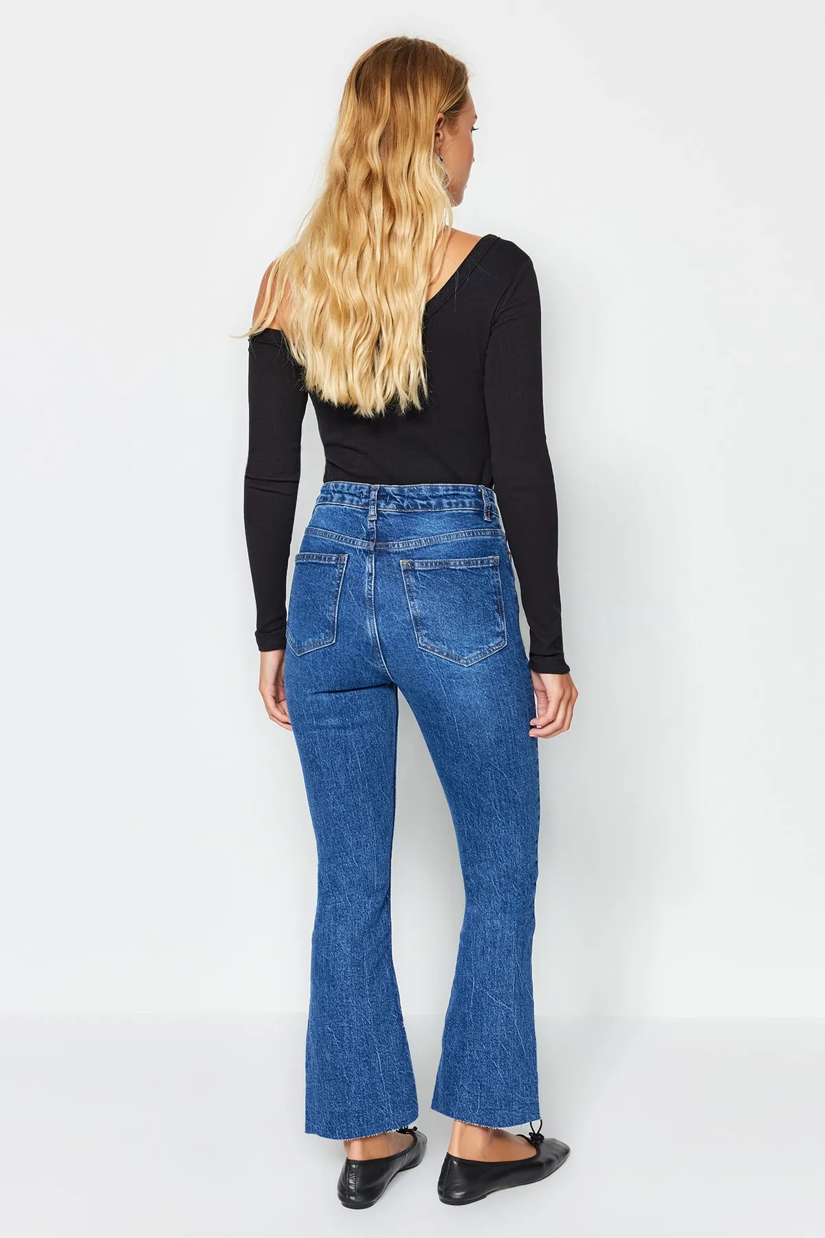 Trendyol Collection  Dunkelblaue High Waist Crop Flare Jeans TWOAW21JE0159