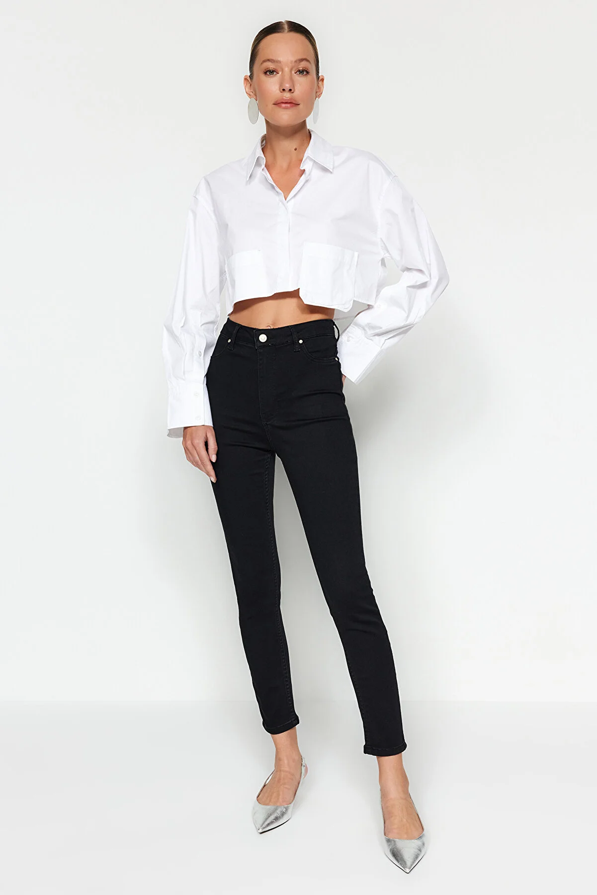 Trendyol Collection  Schwarze Jegging-Jeans mit hoher Taille TWOAW24JE00264
