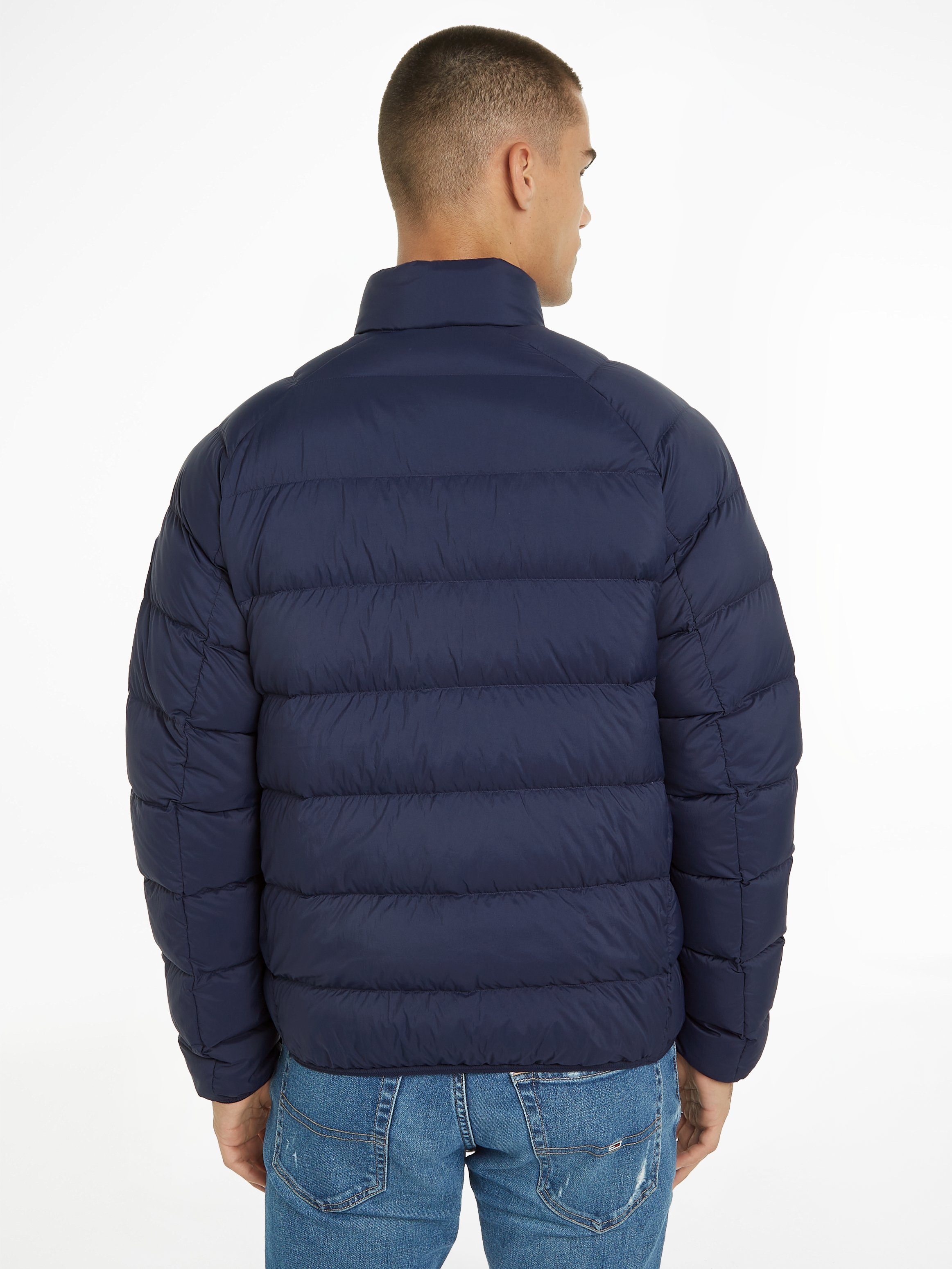 Tommy Jeans Daunenjacke TJM LIGHT DOWN JACKET mit Logostickerei