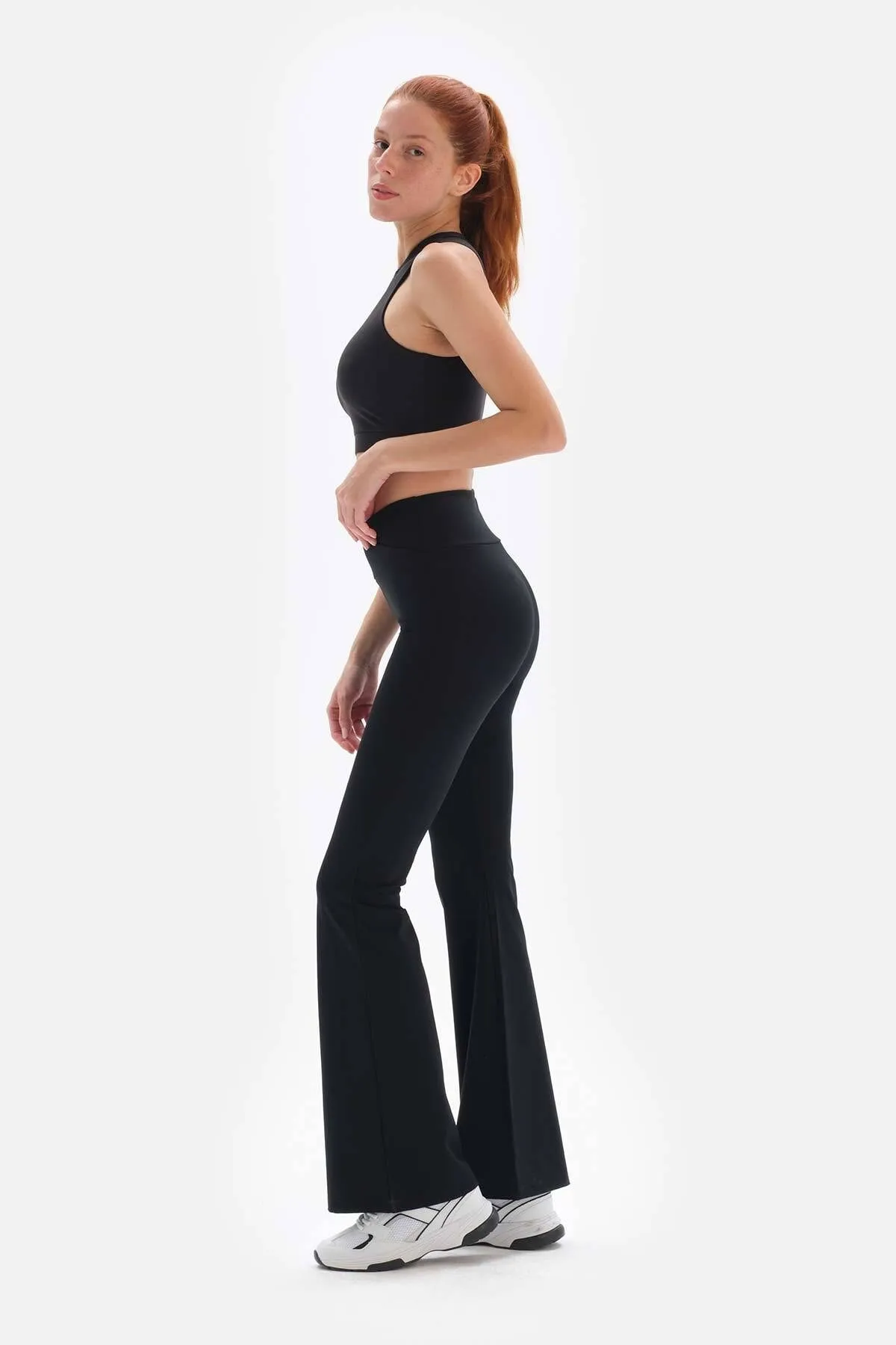 Dagi  Schwarzer Damen-Sport-BH mit Fenster hinten