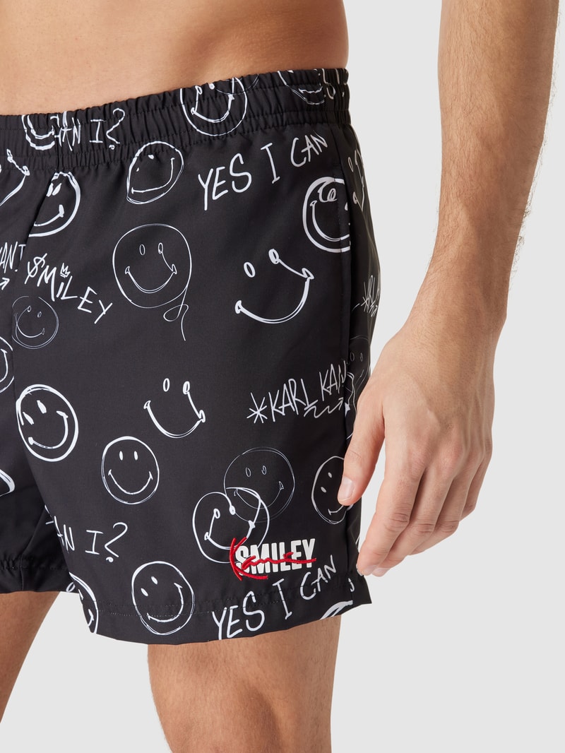 Badehose mit Allover-Muster in schwarz