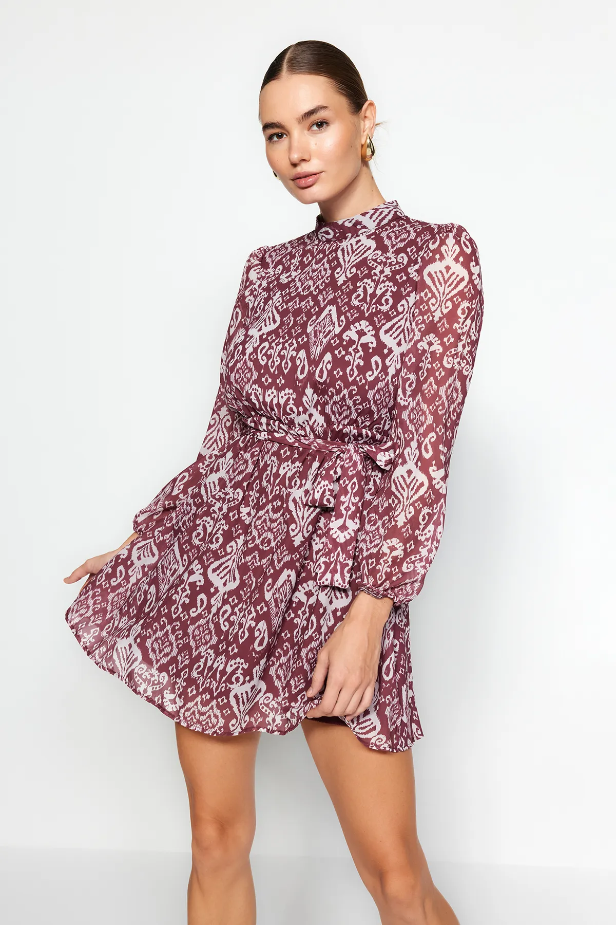 Trendyol Collection  Mehrfarbiger Gürtelrock, Volant-gefüttertes Chiffon-Minikleid aus Webstoff TWOAW24EL00665