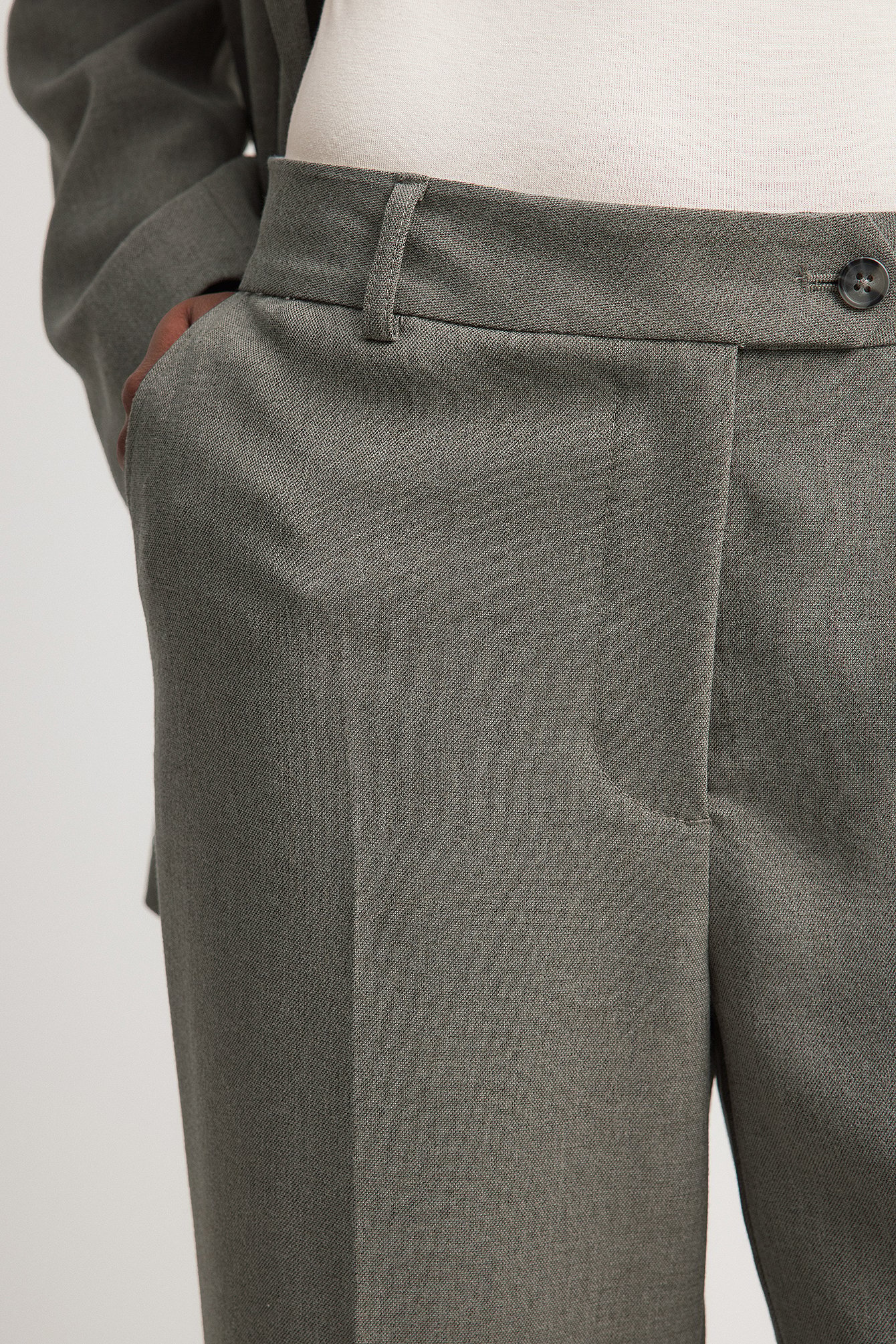 Figurbetonte Anzughose mit mittelhoher Taille