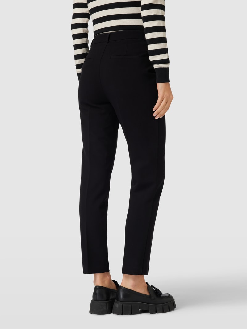 Bundfaltenhose mit Gesäßtaschen in schwarz