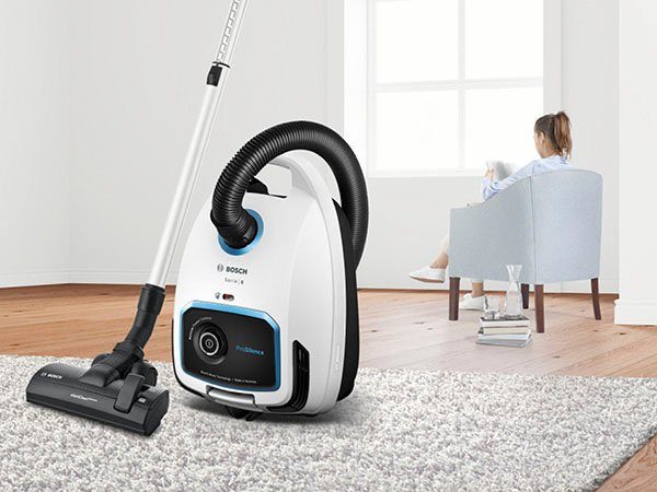 BOSCH Bodenstaubsauger ProSilence Serie 6, weiß, BGL6TSIL, 700 W, mit Beutel, besonders leise, HEPA Filter, 10 Jahre Motorgarantie