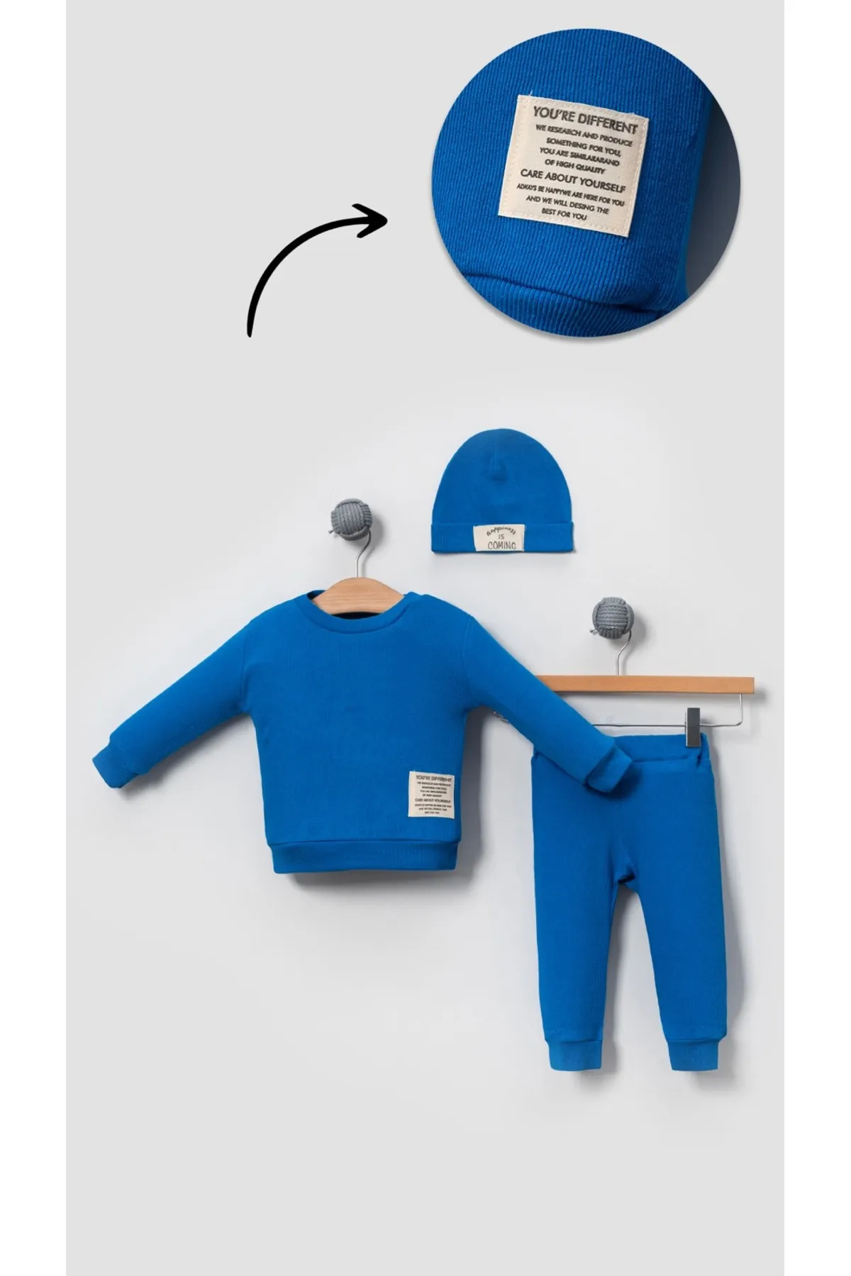 Bubito  Unisex-Mütze mit Wappendetail, 3-teiliges Set aus Oberteil und Unterteil mit Kordelzug, blau