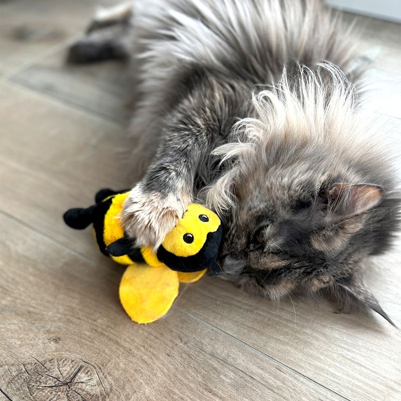 Aumüller Katzenspielzeug Hummel Maggie mit Katzenminze | bitiba %