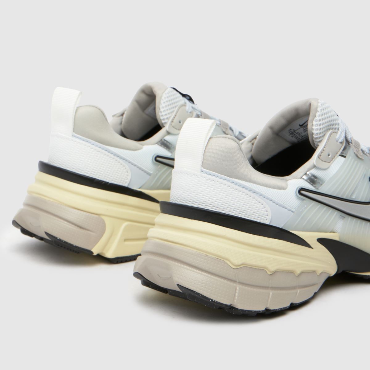 Nike v2k träningsskor i vitt och silver