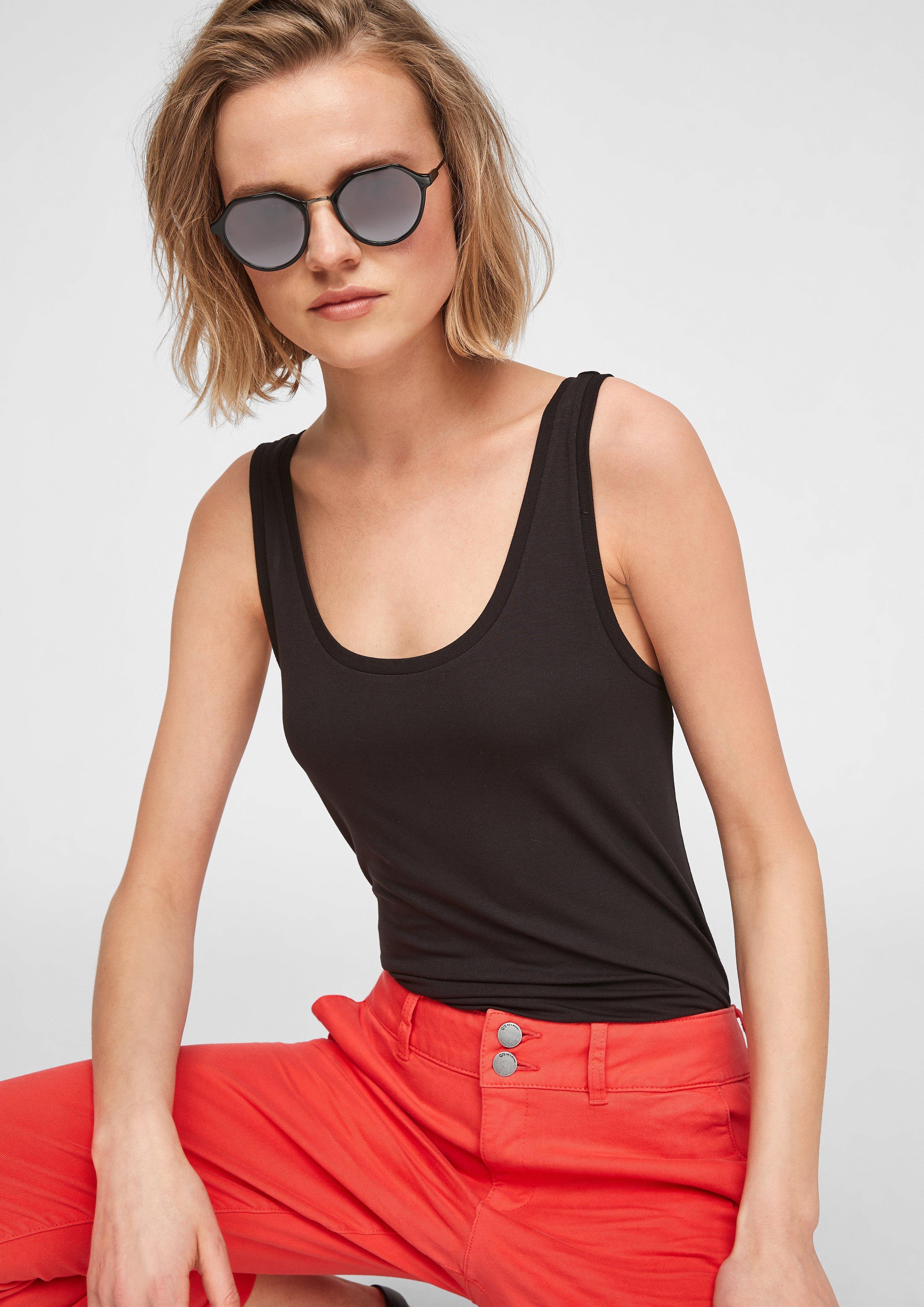 Sonnenbrille in eckiger Form  144.120.141.98546-680
