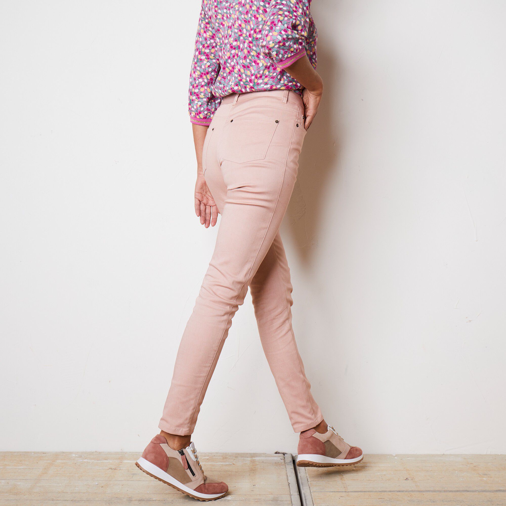 Pantalon fuselé couleur