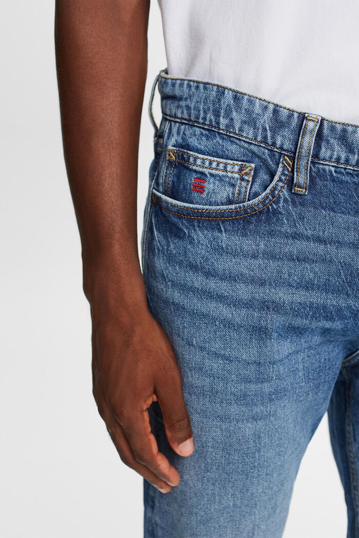 Gerade, konische Jeans mit mittelhohem Bund