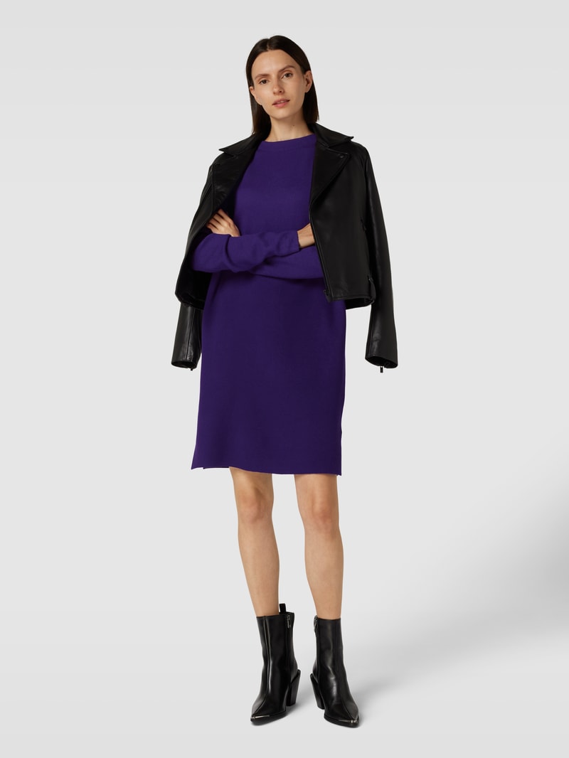 Knielanges Strickkleid mit Rundhalsausschnitt in purple