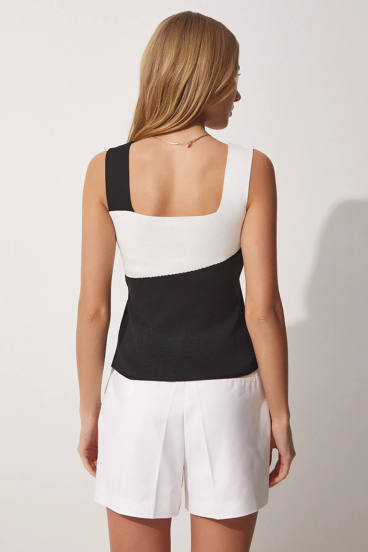 Happiness İstanbul  Strickbluse mit eckigem Ausschnitt und Farbblockmuster