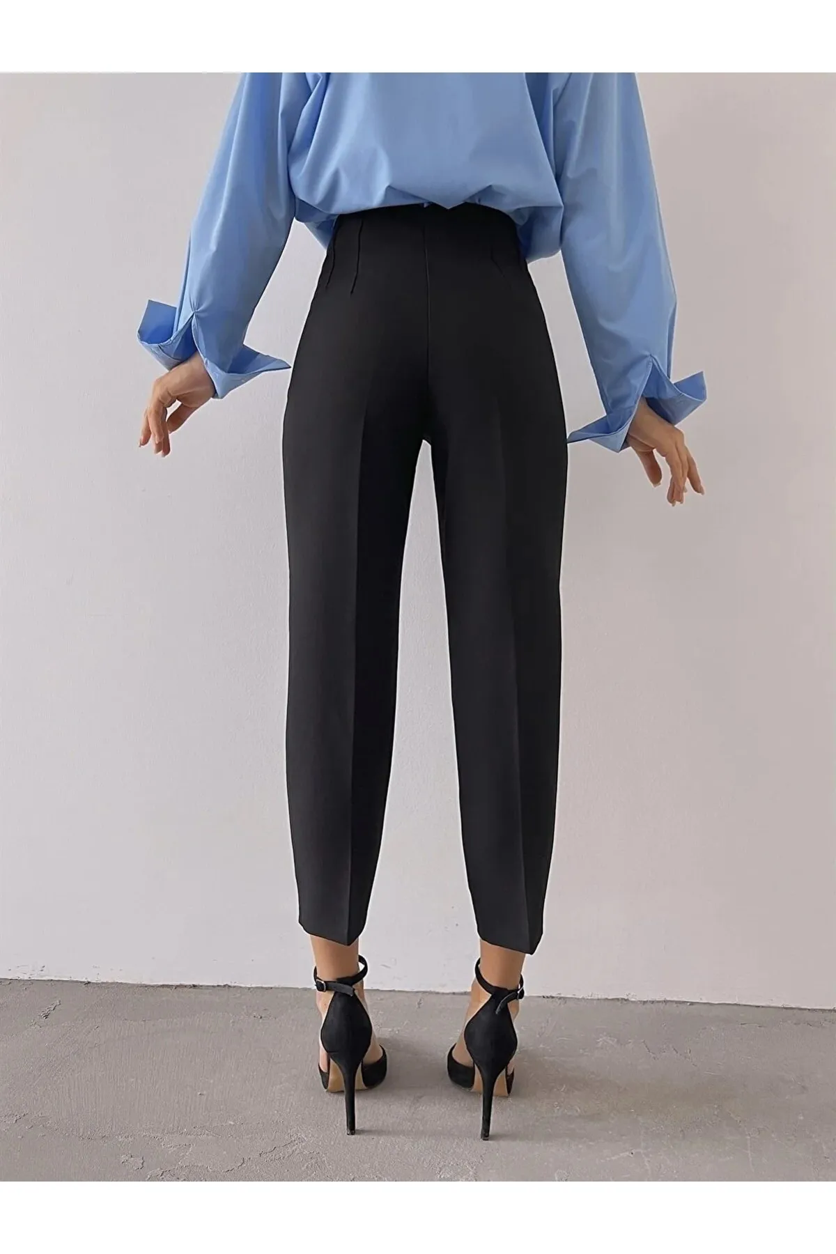 Laluvia  Schwarze, vorne ausgestellte Hose aus Stoff mit hoher Taille
