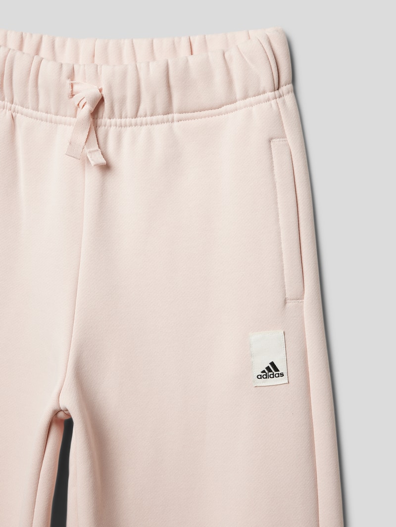 Sweatpants mit Label-Patch in sand