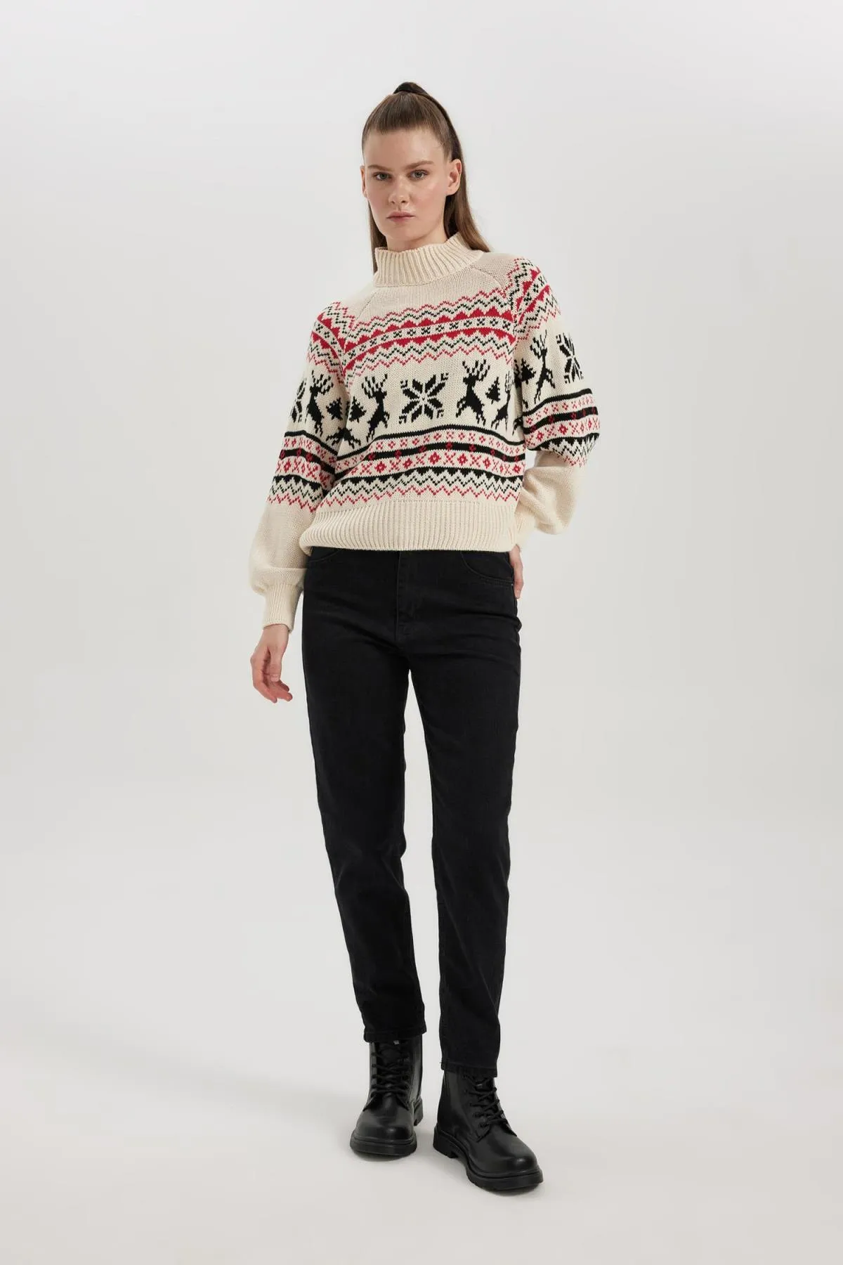 DeFacto  Rollkragenpullover mit halbem Neujahrsthema
