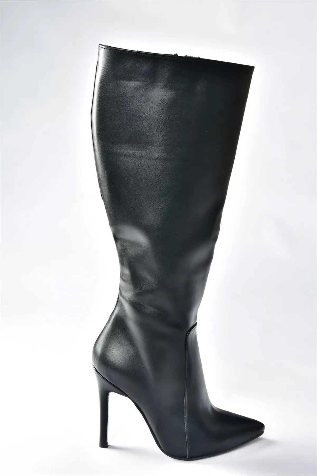 Fox Shoes  Schwarze Damenstiefel mit dünnem Absatz und spitzer Zehenpartie N372530109