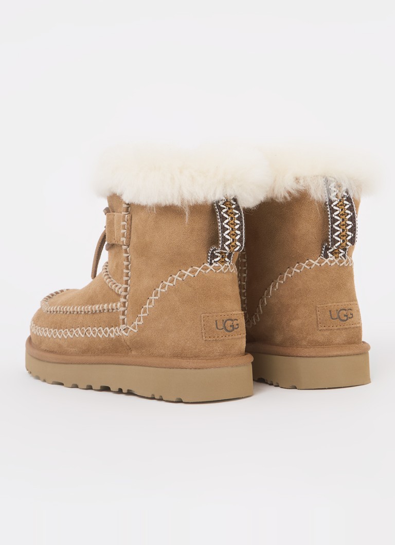 Ghete UGG Classic Mini Alpine din piele întoarsă.
