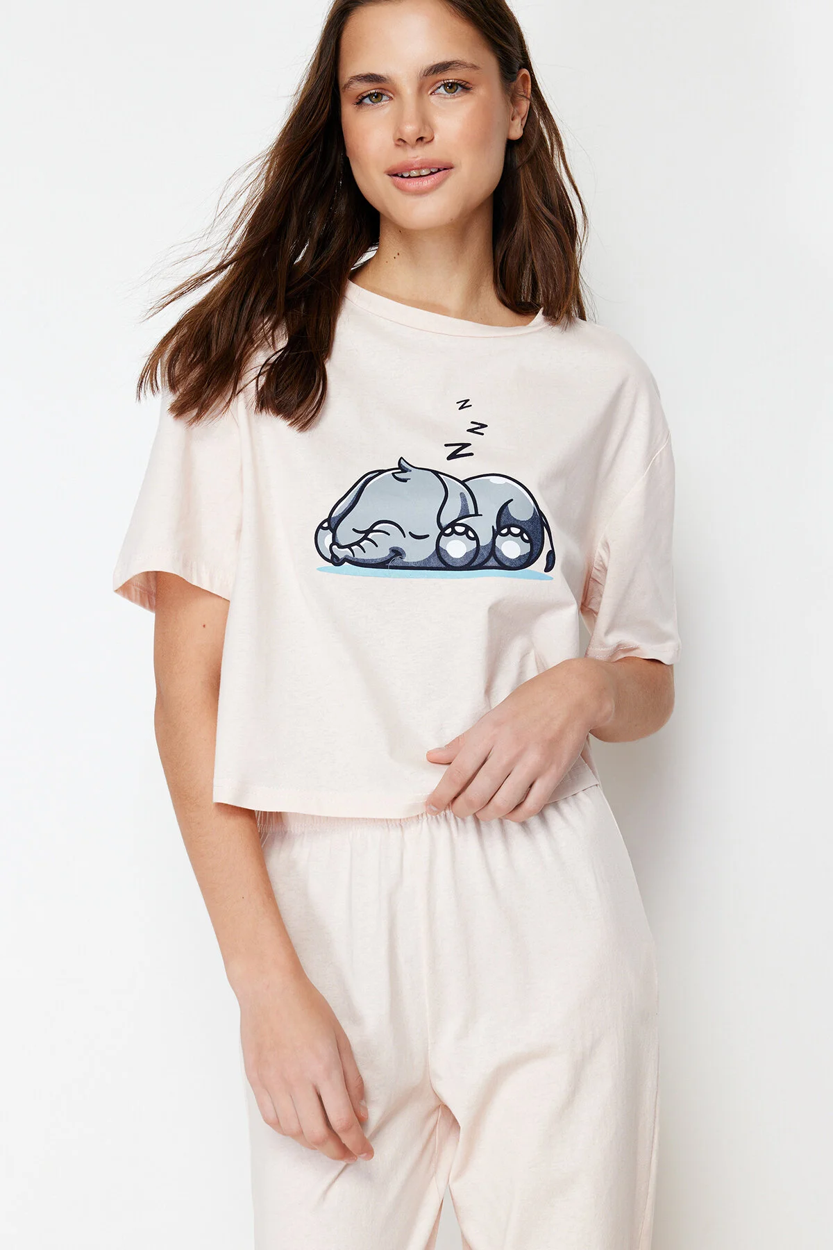 Trendyol Collection  Puderfarbenes Strick-Pyjama-Set aus 100 % Baumwolle mit Elefantenmuster THMSS24PT00070
