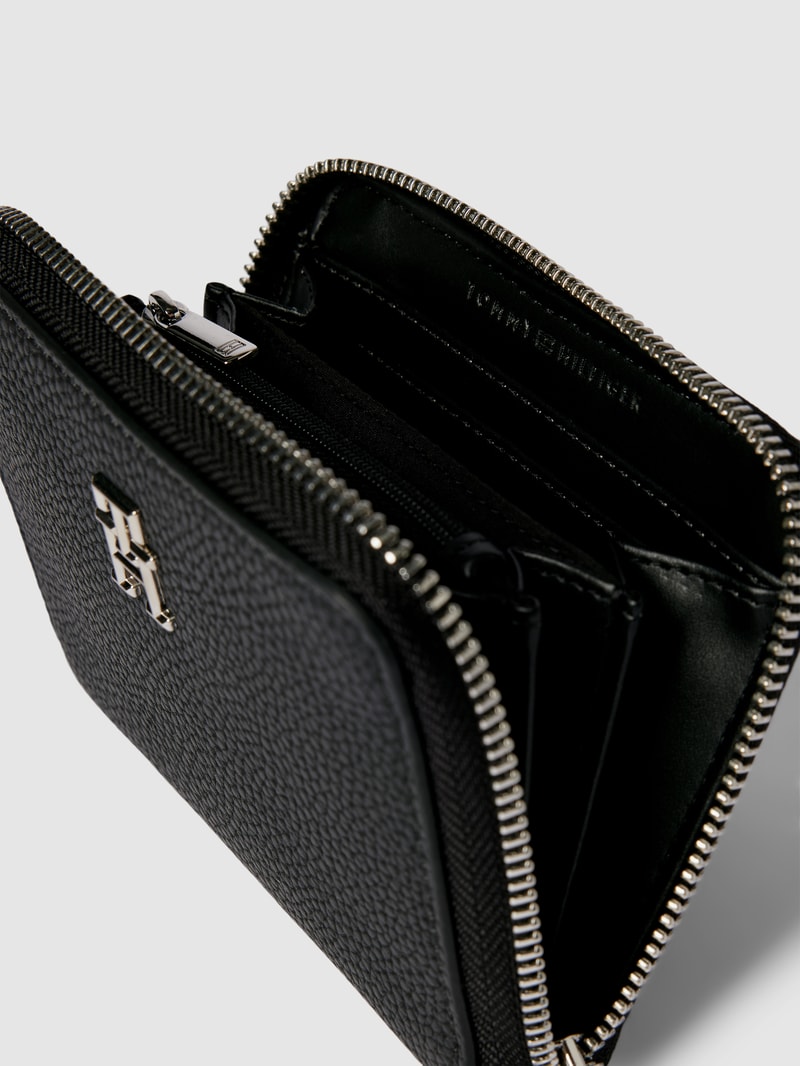 Portemonnaie mit Label-Applikation Modell 'EMBLEM' in schwarz