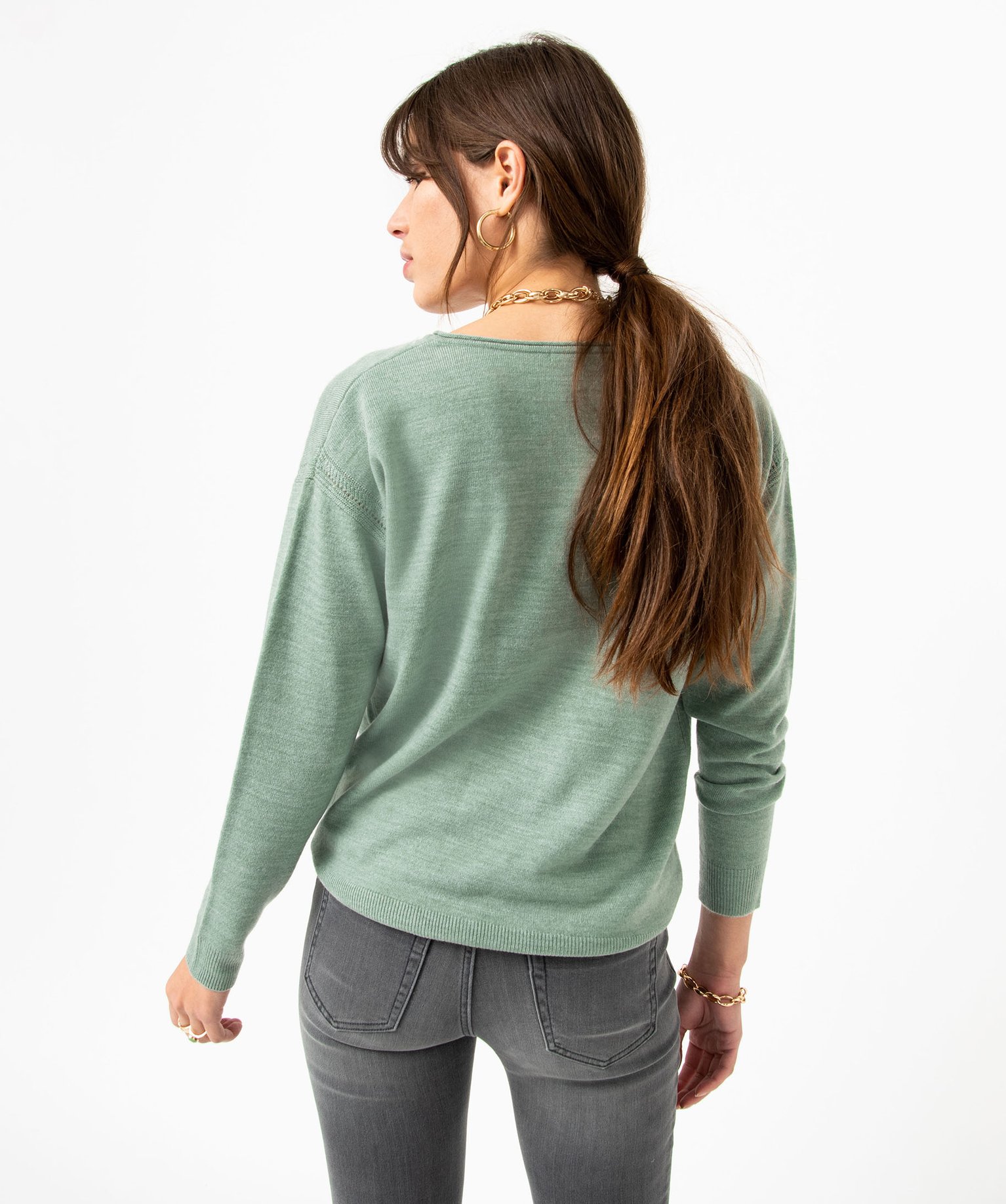 Pull femme en maille fine avec large col V vert clair | GEMO