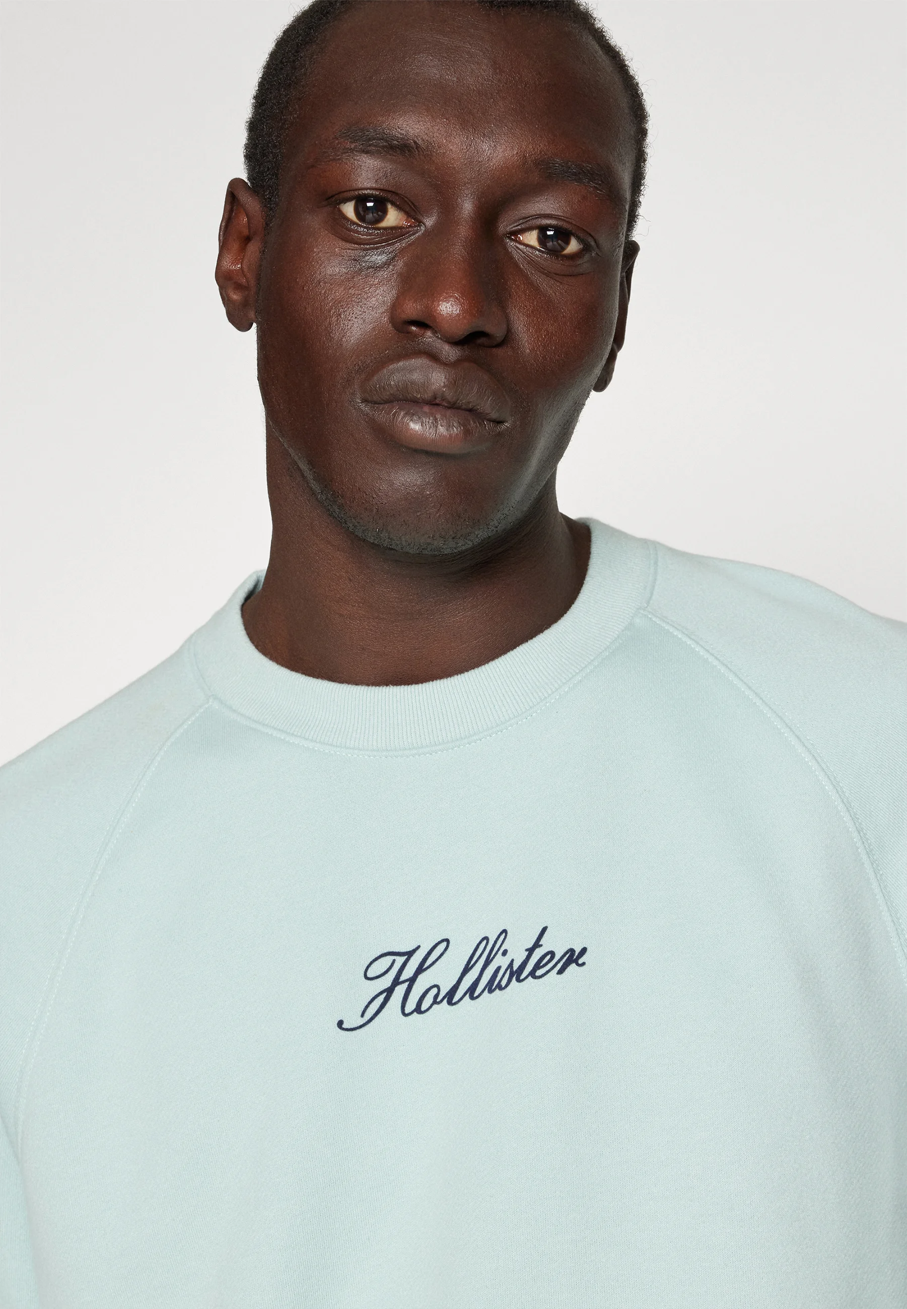 Sudadera Hollister Co. EXCLUSIVE CREW