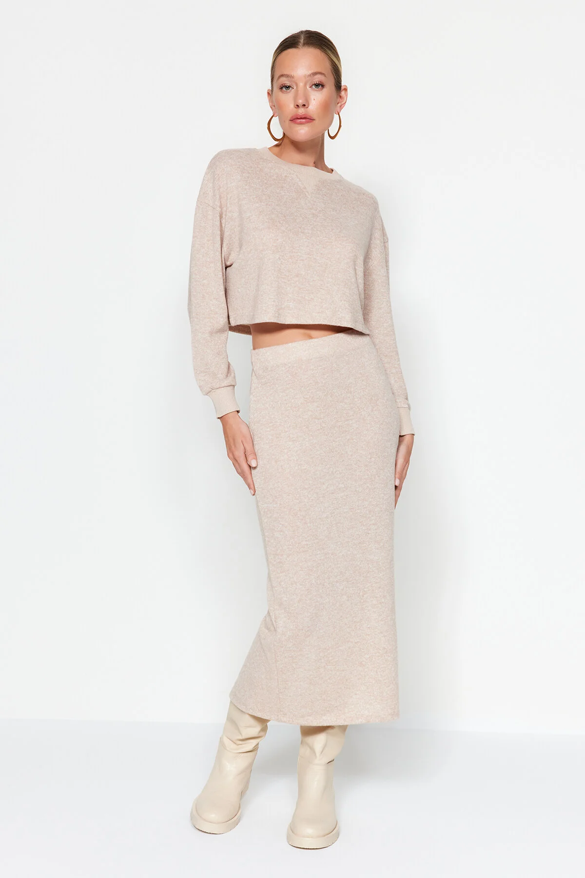 Trendyol Collection  Hellbeige Oberteil- und Unterteil-Set aus weichem Strickstoff TWOAW24AU00071