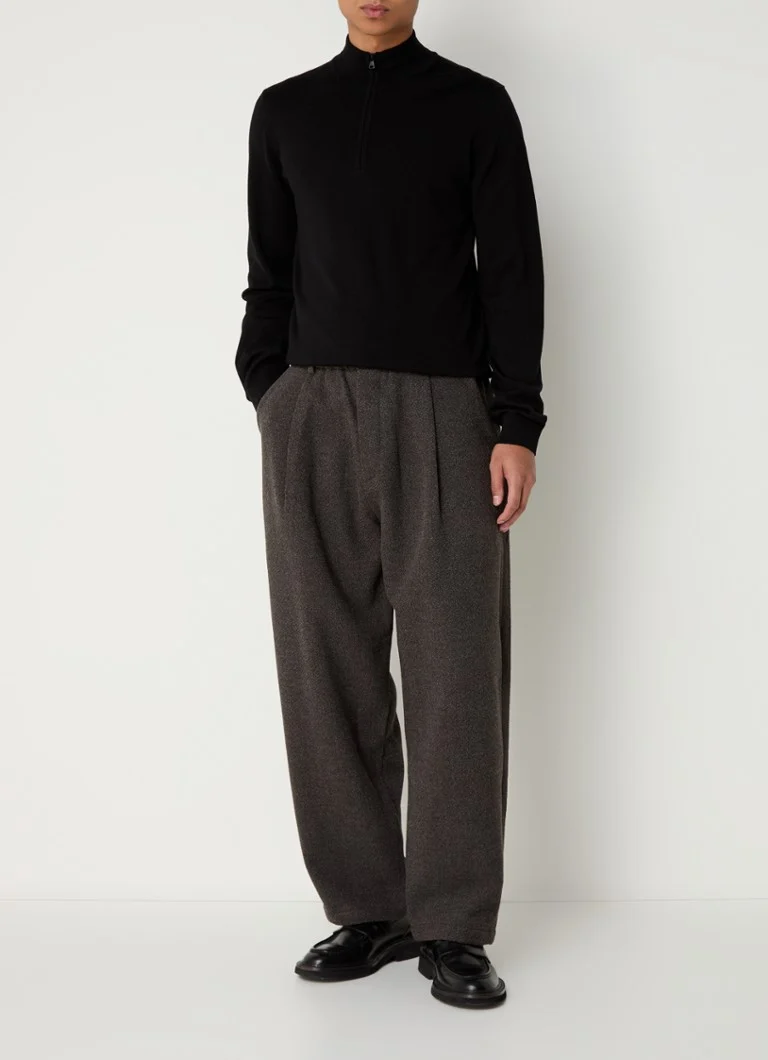 Pantaloni Felix de la Frankie Shop, lejeri, texturați.