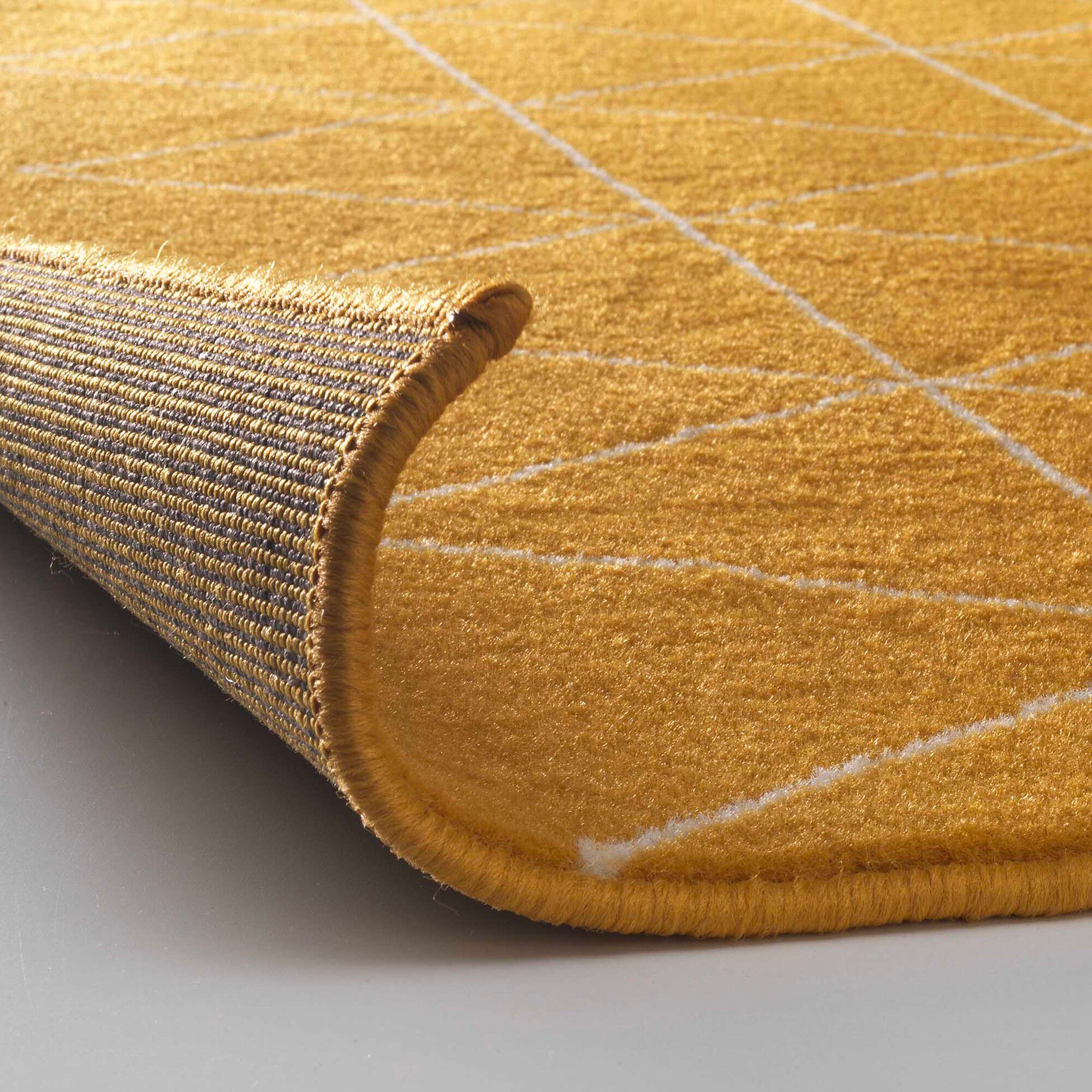 Tapis rectangulaire motif géométrique jaune