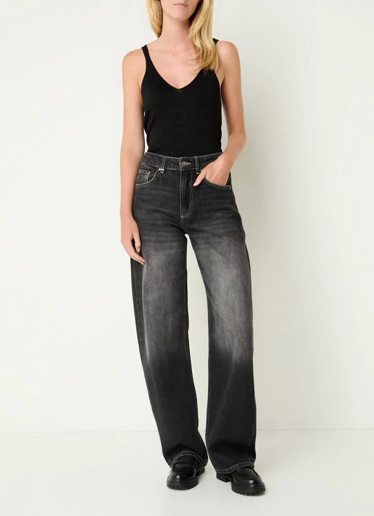 Jeans Benetton a vita alta e vestibilità ampia, lavaggio medio.