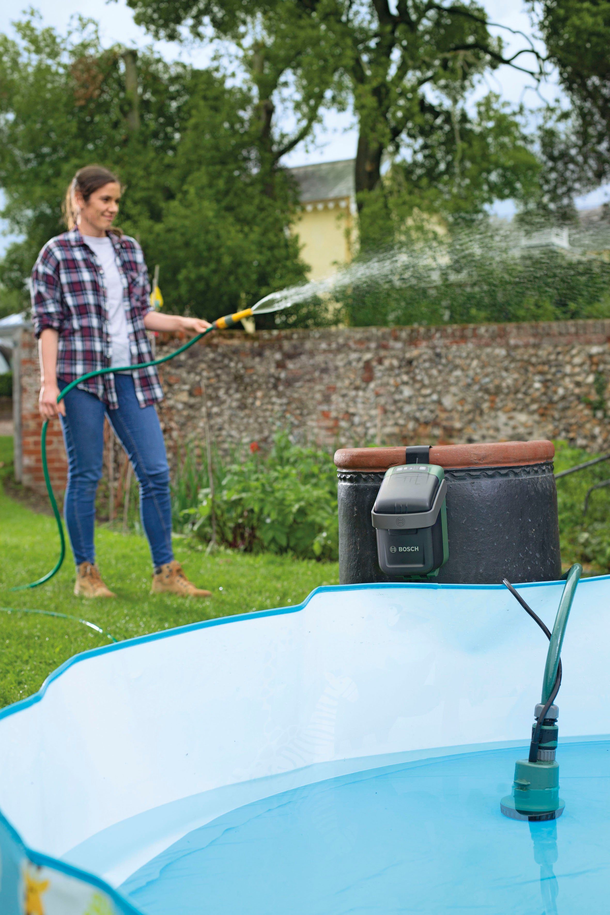 Bosch Home & Garden Akku-Gartenpumpe GardenPump 18V-2000, mit Akku 18V/2,5 Ah und Ladegerät