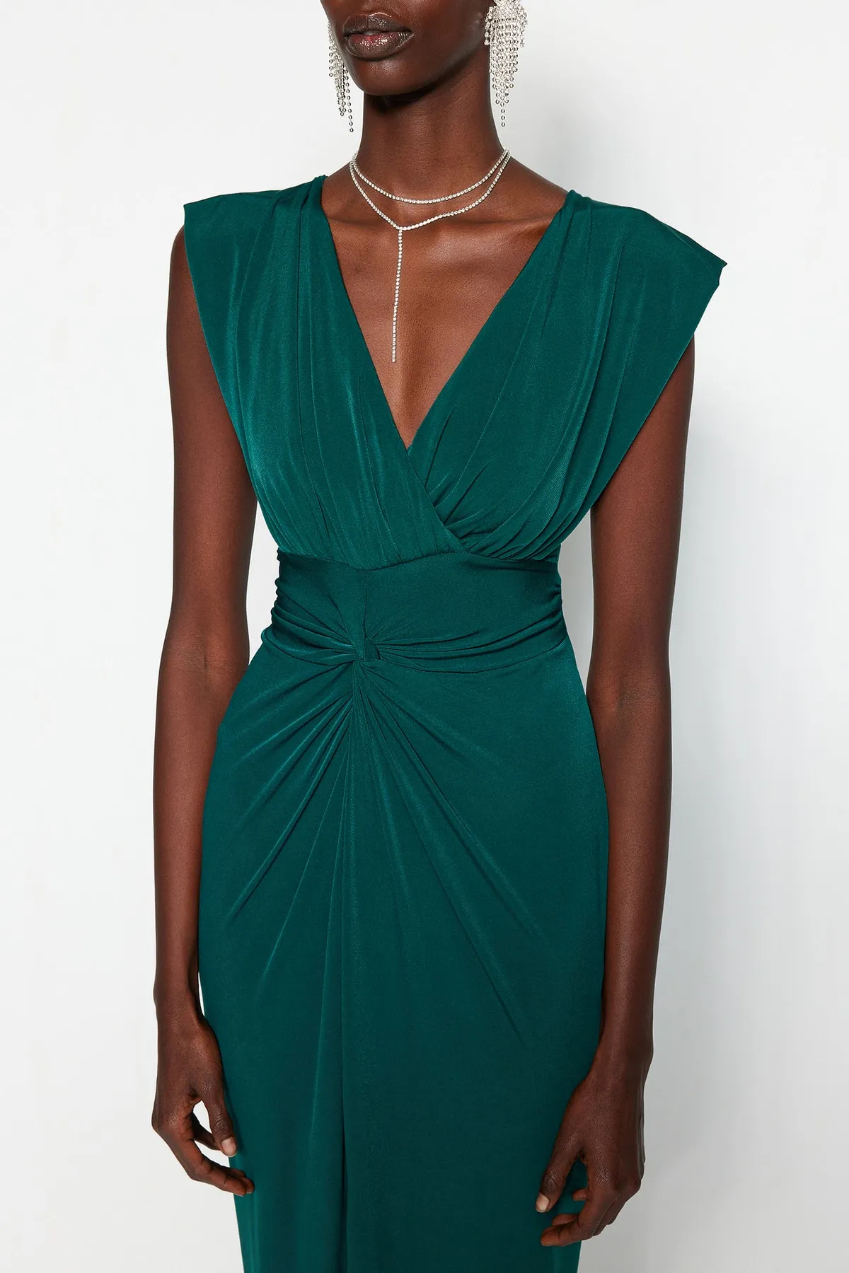 Trendyol Collection  Smaragdgrünes gefüttertes langes Abendkleid mit Strickpaspelierung TPRSS22AE0034