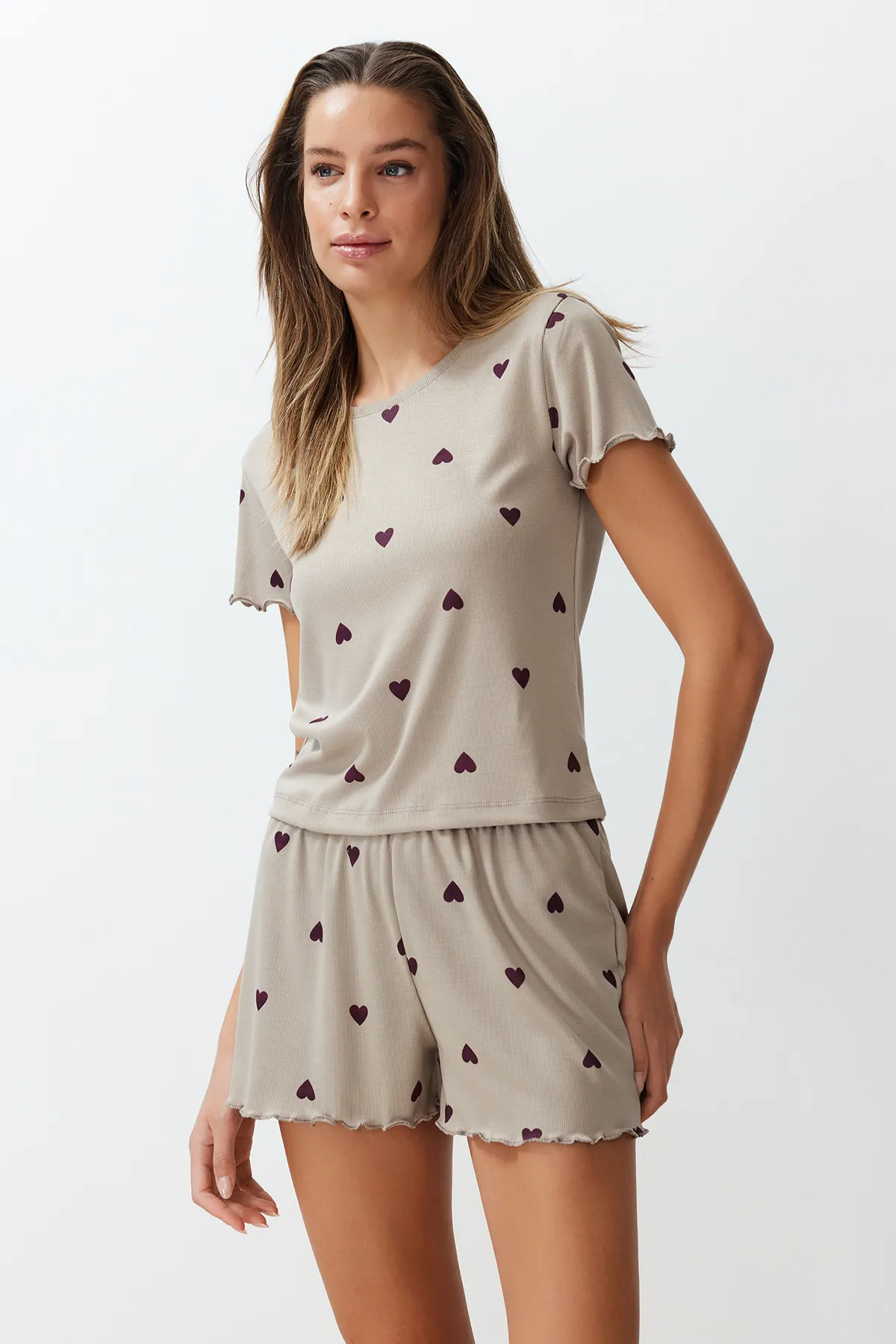 Trendyol Collection  Pyjama-Set aus geripptem Strick mit bedrucktem Gummi und „Mint Heart“-Slogan THMSS24PT00220