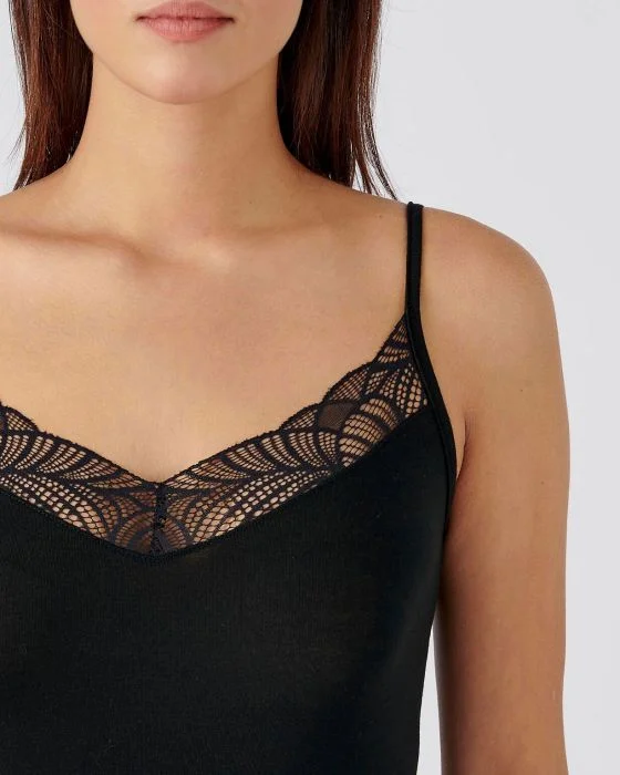 Body orné de dentelle, invisible Thermolactyl