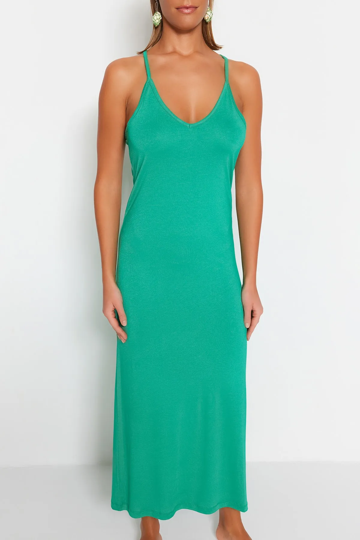 Trendyol Collection  Grünes, tailliertes, rückenfreies Maxi-Strandkleid aus Strick TBESS23EL00126