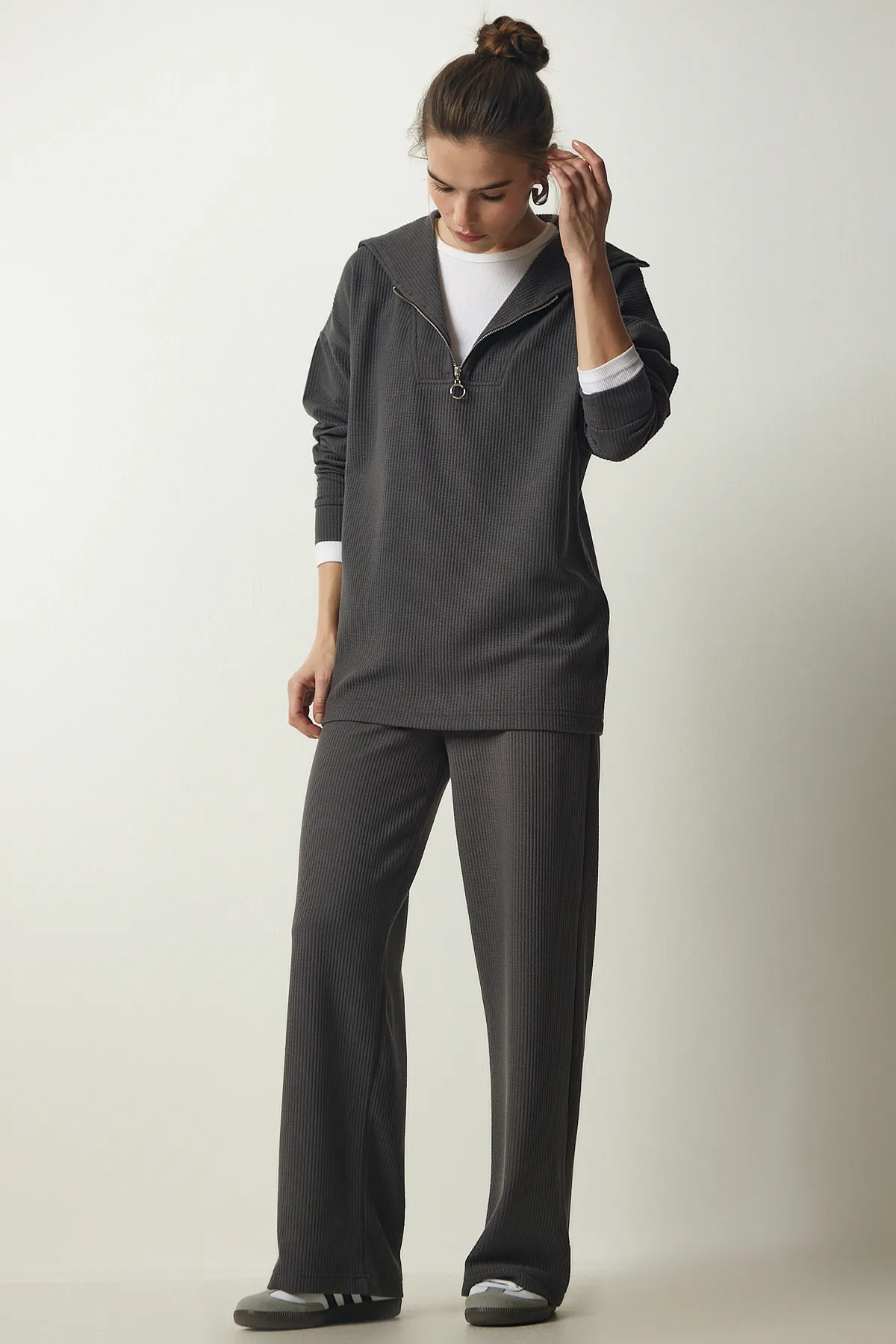 Happiness İstanbul  Damen-Set aus geräucherter Cord-Strickbluse und -Hose EW00004