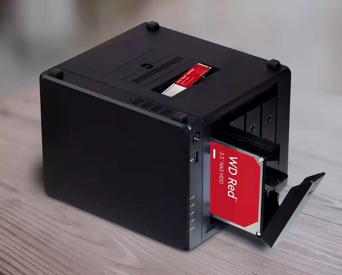 Western Digital WD Red SN700 NAS SSD NVMe interne SSD (1 TB) 3430 MB/S Lesegeschwindigkeit, 3000 MB/S Schreibgeschwindigkeit