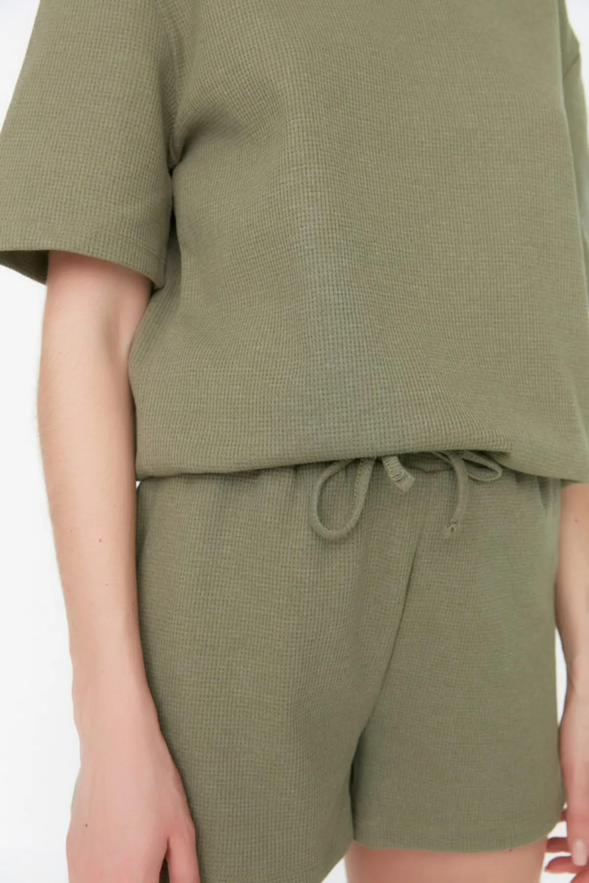 Trendyol Collection  Khakifarbenes Strick-Pyjama-Set aus Baumwolle mit Waffelmuster THMSS22PT0524